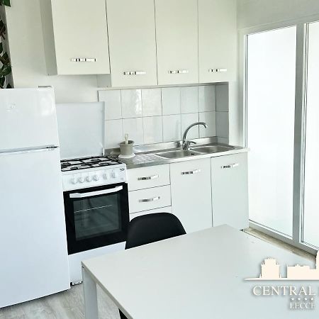 Lecce Central Flat - Attico Con Patio E Parcheggio Privato Lägenhet Exteriör bild