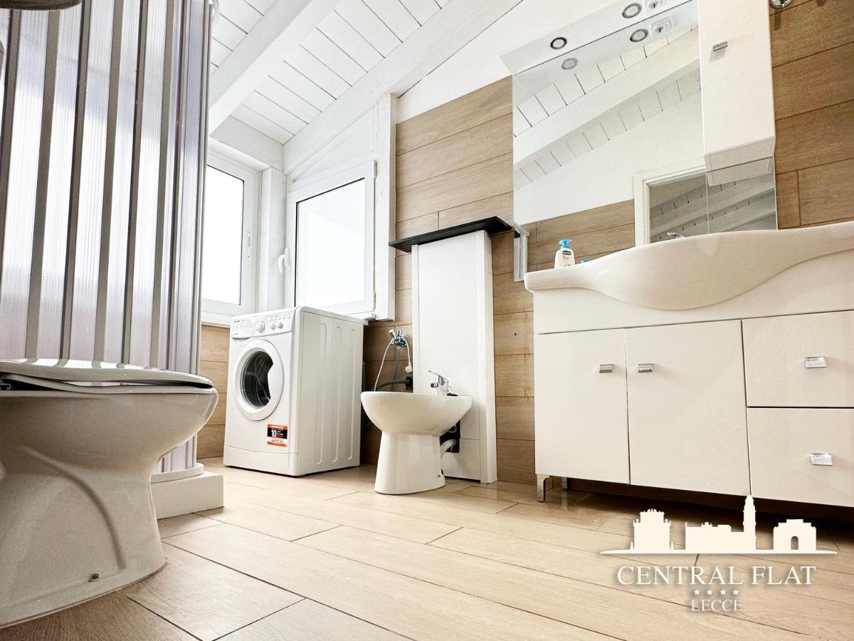 Lecce Central Flat - Attico Con Patio E Parcheggio Privato Lägenhet Exteriör bild